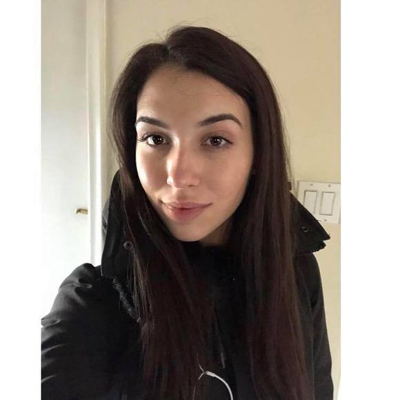 Meet your Posher, Madison - Picture 1 of 1